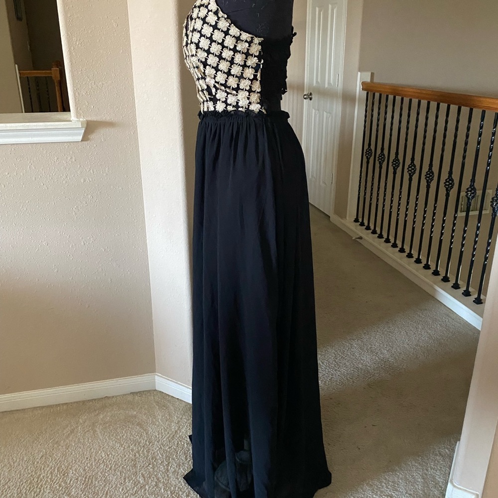 Dress - Picture 5 of 11